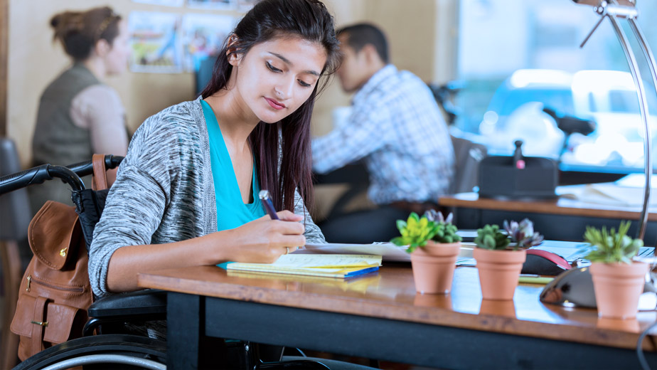 Jovem Aprendiz Pode Trabalhar Em Duas Empresas Trabalhador Esforçado