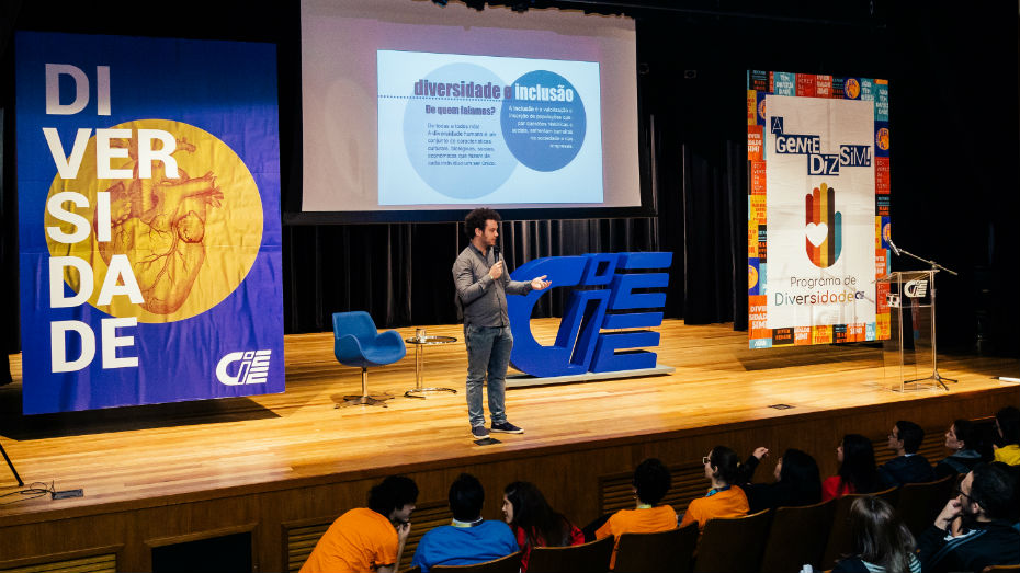 João Torres, da Consultoria Dow, trouxe a diferença entre diversidade e inclusão