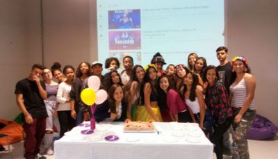 Jovens participam de atividade no Espaço de Cidadania do Grajaú, em São Paulo