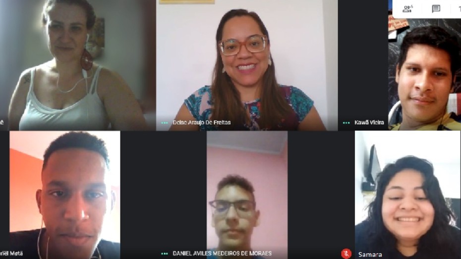 Jovens do Espaço de Cidadania junto